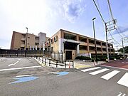 近くには公園もあり、子育て環境も良い立地です。