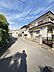 外観：戸建てが立ち並ぶ静かな住宅街。四季折々の移り変わりを感じながら自然と楽しみ、暮らす、そんな毎日を日々の中で感じられる住環境 