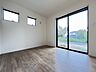 洋室：今からここを誰のお部屋にしようか、そんな洋室。大きさは5.2帖です。 