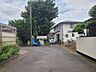 外観：戸建てが立ち並ぶ静かな住宅街。四季折々の移り変わりを感じながら自然と楽しみ、暮らす、そんな毎日を日々の中で感じられる住環境 