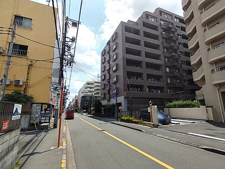 商業施設が徒歩圏内に充実、日々のお買い物も安心な環境です。