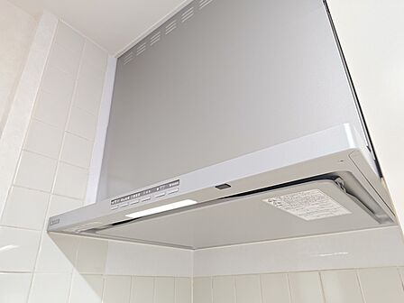 スマートな見た目のレンジフード。 場合に応じて換気速度が調節できます。