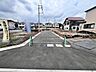外観：6m幅員の公道と西側5m幅員開発道路に面しておりお車の運転が苦手な方でも安心して出入りいただけます。 