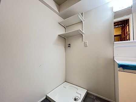 ゆとりの洗面スペースで朝の身支度もスムーズに行えます。