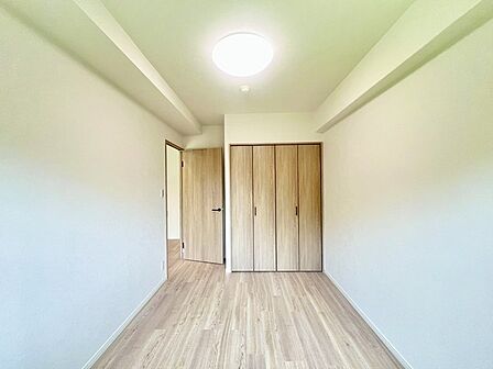 広々収納で、仕事着、普段着をまとめて収納できます。 
