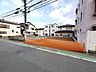 外観：戸建てが立ち並ぶ静かな住宅街。四季折々の移り変わりを感じながら自然と楽しみ、暮らす、そんな毎日を日々の中で感じられる住環境 