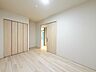 洋室：今からここを誰のお部屋にしようか、そんな洋室。大きさは6.1帖です。 