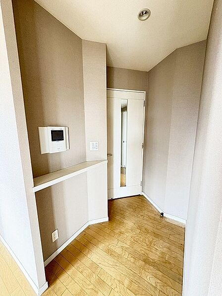 内装は建具も含めてリフォーム後のお引渡になります。 室内の見学はできますのでお気軽にお問合せ下さい。