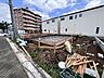 外観：カースペースは1台駐車できます。車庫の出し入れのしやすさなど、実際に現地にてご確認ください。 
