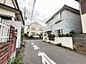 外観：静かな時間が流れる、落ち着いた佇まいの住宅街。日々の暮らしに安らぎを感じられる穏やかな環境です 