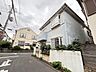 外観：戸建てが立ち並ぶ静かな住宅街。四季折々の移り変わりを感じながら自然と楽しみ、暮らす、そんな毎日を日々の中で感じられる住環境 