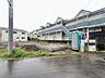 外観：6m幅員の道路に面しておりお車の運転が苦手な方でも安心して出入りいただけます。 