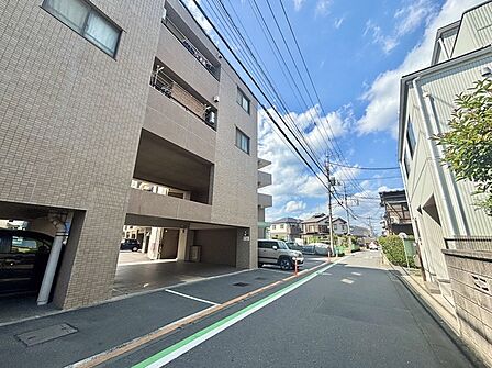 五感で感じる、現地でしかわからない事も沢山ございます。周辺環境なども一緒にご案内いたしますのでお気軽にお問合せください。 