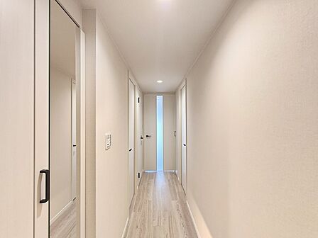 室内はフルフラット構造になっています。段差がなく、足腰に不安がある方にも優しいお部屋です。