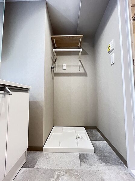 静けさと清潔感が漂う、整えられた空間。無駄のないミニマルな設計が日々の暮らしに調和します