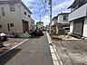 外観：南側道路に面した陽当たりの良い戸建てです。