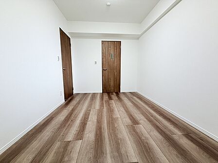 衣類の整理整頓に嬉しいクローゼット付きのお部屋。お子様のお部屋としても便利です。 