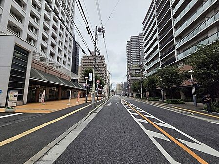 マンション前面道路