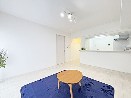 夕食の時間。家族、友人、両親、親戚との会話がより料理を美味しくしてくれる。あっという間に時間が過ぎてしまう居心地の良さは、普段はほっとする空間としてここにあります。