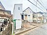 外観：前面道路は広く、駐車がしやすいです。駐車スペース2台分ございます。 