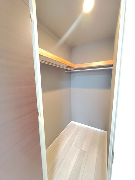 洋室:6.3帖 大容量ウオークインクローゼット付き!家族の成長と共に増える荷物もスッキリ収納。