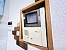 設備：リフォーム前画像　録画機能もあり、どのような人が何時に来訪されたのかが分かります。防犯上はもちろん、お届け物などの把握にも便利です。ライトが付いているので、夜間でも安心です。  