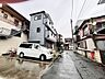 外観：戸建てが立ち並ぶ静かな住宅街。四季折々の移り変わりを感じながら自然と楽しみ、暮らす、そんな毎日を日々の中で感じられる住環境 
