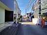 外観：戸建てが立ち並ぶ静かな住宅街。四季折々の移り変わりを感じながら自然と楽しみ、暮らす、そんな毎日を日々の中で感じられる住環境 