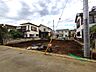 外観：前面道路は広く、駐車がしやすいです。駐車スペース3台分ございます。 
