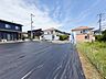外観：目の前の道路は車通りが少ない住宅街の為、お子様のいるご家庭は安心してお過ごし頂けます。