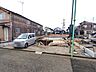 外観：戸建てが立ち並ぶ静かな住宅街。四季折々の移り変わりを感じながら自然と楽しみ、暮らす、そんな毎日を日々の中で感じられる住環境 