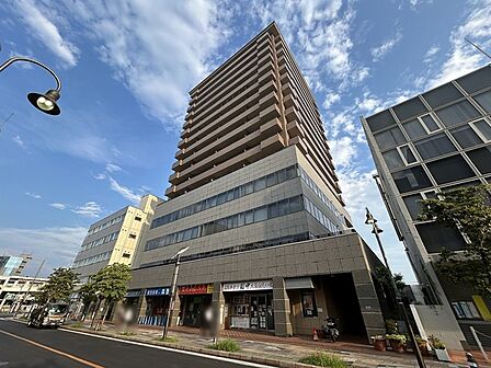 最寄り駅まで徒歩2分の近さ。 忙しい朝が助かる立地、 暮らしにゆとりが生まれます。
