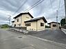 外観：駐車が苦手な方にも嬉しい、前面5～6ｍ道路に面した住まい。 