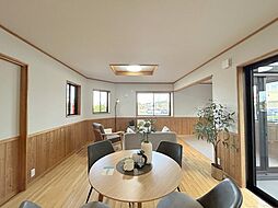 鶴ヶ島市新町4丁目 3LDKのリビング/ダイニング