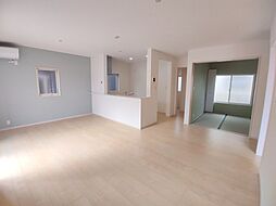 久喜市南栗橋3丁目 4SLDKのリビング/ダイニング