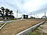 外観：隣家とのゆとりにもこだわりを。広々敷地にご注目ください。 