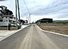 外観：駐車が苦手な方にも嬉しい、前面6ｍ道路に面した住まい。 