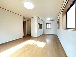 行田市持田3丁目 4LDKのリビング/ダイニング