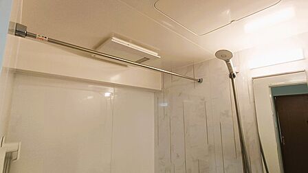 空気もこもらず、いつもクリーンな浴室乾燥機付。