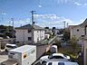 その他：あたりには住宅を中心とした建物が広がります。 