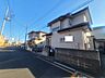 外観：空に広がる青、住まう人の日常を静かに見守る家
