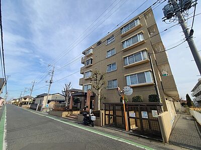 外観:穏やかな空の下、落ち着いた佇まいが心地よい日々を彩ります。 外観:穏やかな空の下、落ち着いた佇まいが心地よい日々を彩ります。