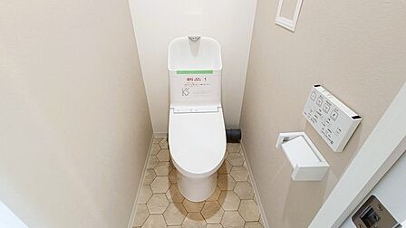 お掃除らくらく。便座脇の操作盤をなくした、リモコンタイプのお手洗い。
