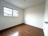 洋室：今からここを誰のお部屋にしようか、そんな洋室。