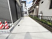 駐車場は2台まで駐車可能。マイカーの車幅もお確かめください。 
