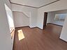 洋室：太陽の恵みを感じる、温もりと明るさにあふれたお部屋。 