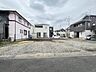 外観：角地につき、開放感に恵まれる住居がここに。 