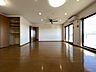 リビング/ダイニング：開放感と採光にこだわった、19.5帖のＬＤＫ。 