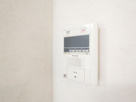 お一人の時でも安心のモニター付きインターホン