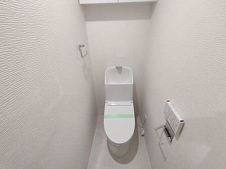ウォシュレット機能付き。憩いの場としてひそかに注目度の高いお手洗いにもご注目ください。 